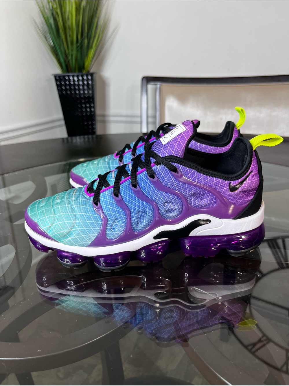 Nike Air Vapormax Plus
Hyper Violet Women's Size
7.5 Running Shoes